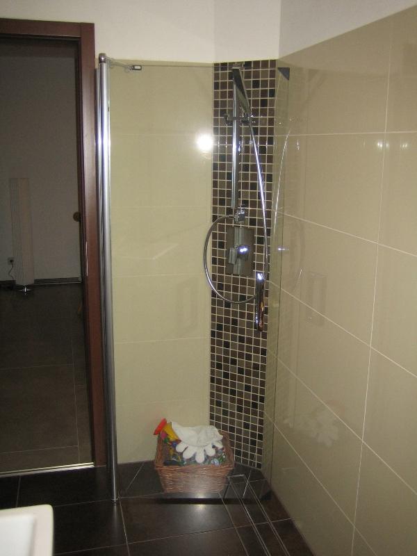 Wandfliesen und Mosaik