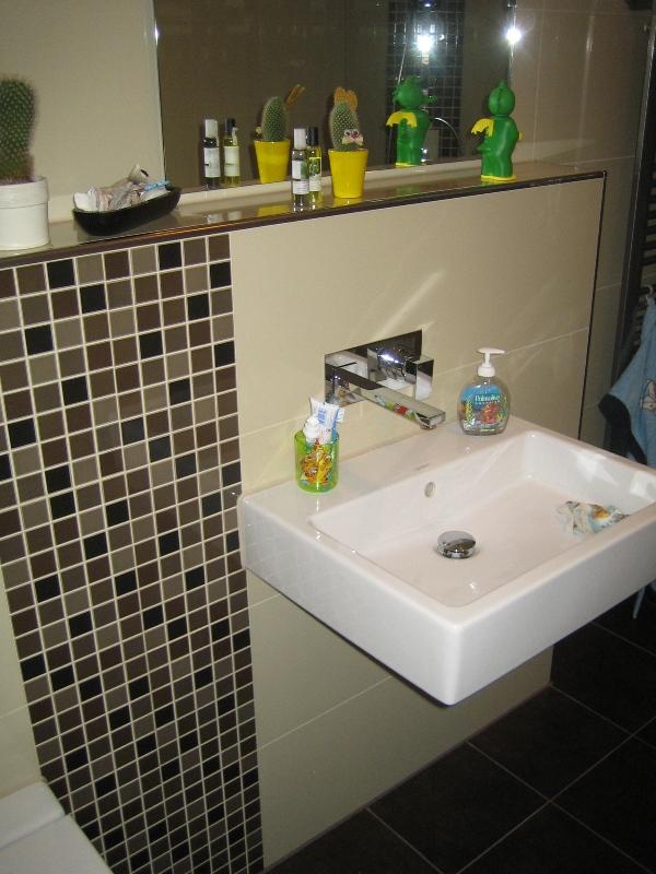 Wandfliesen und Mosaik